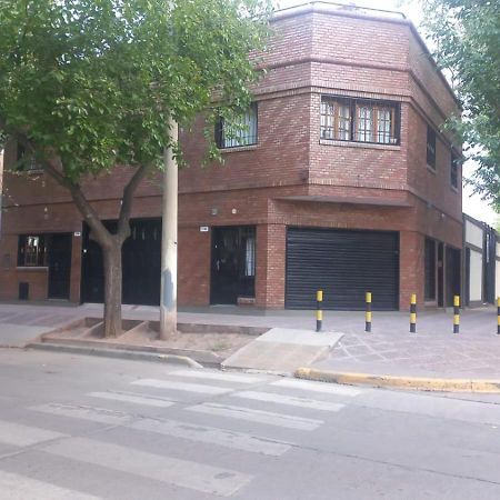 Apartamentos Willy - En Zona Residencial Con Estacionamiento Мендоса Экстерьер фото