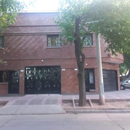 Apartamentos Willy - En Zona Residencial Con Estacionamiento Мендоса Экстерьер фото