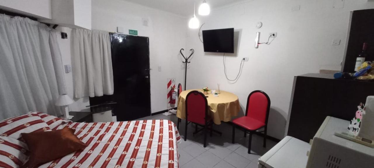 Apartamentos Willy - En Zona Residencial Con Estacionamiento Мендоса Экстерьер фото