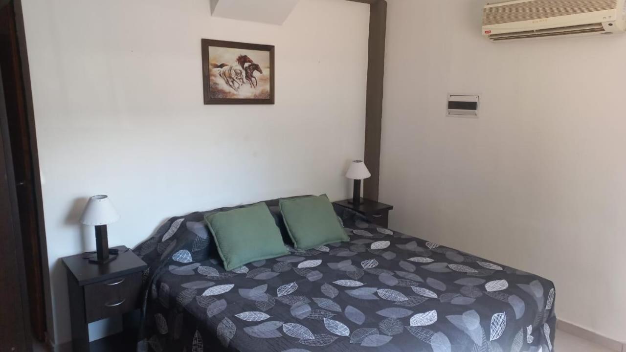 Apartamentos Willy - En Zona Residencial Con Estacionamiento Мендоса Экстерьер фото